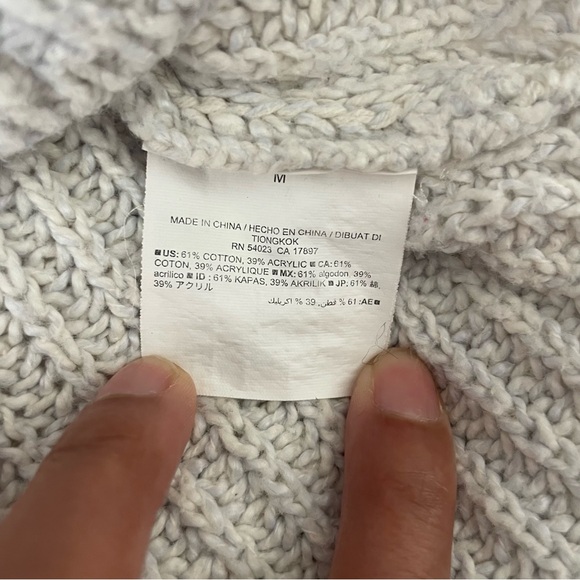 OLD NAVY Women’s Cable Knit Turtleneck Sweater Light Gray Ivory Size Medium - Picture 5 of 6